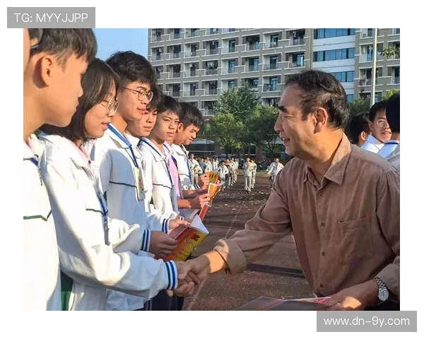 从校园绿茵到职业赛场王译坚定步伐踏上追梦足球征程 从校园绿茵到职业赛场王译坚定步伐踏上追梦足球征程